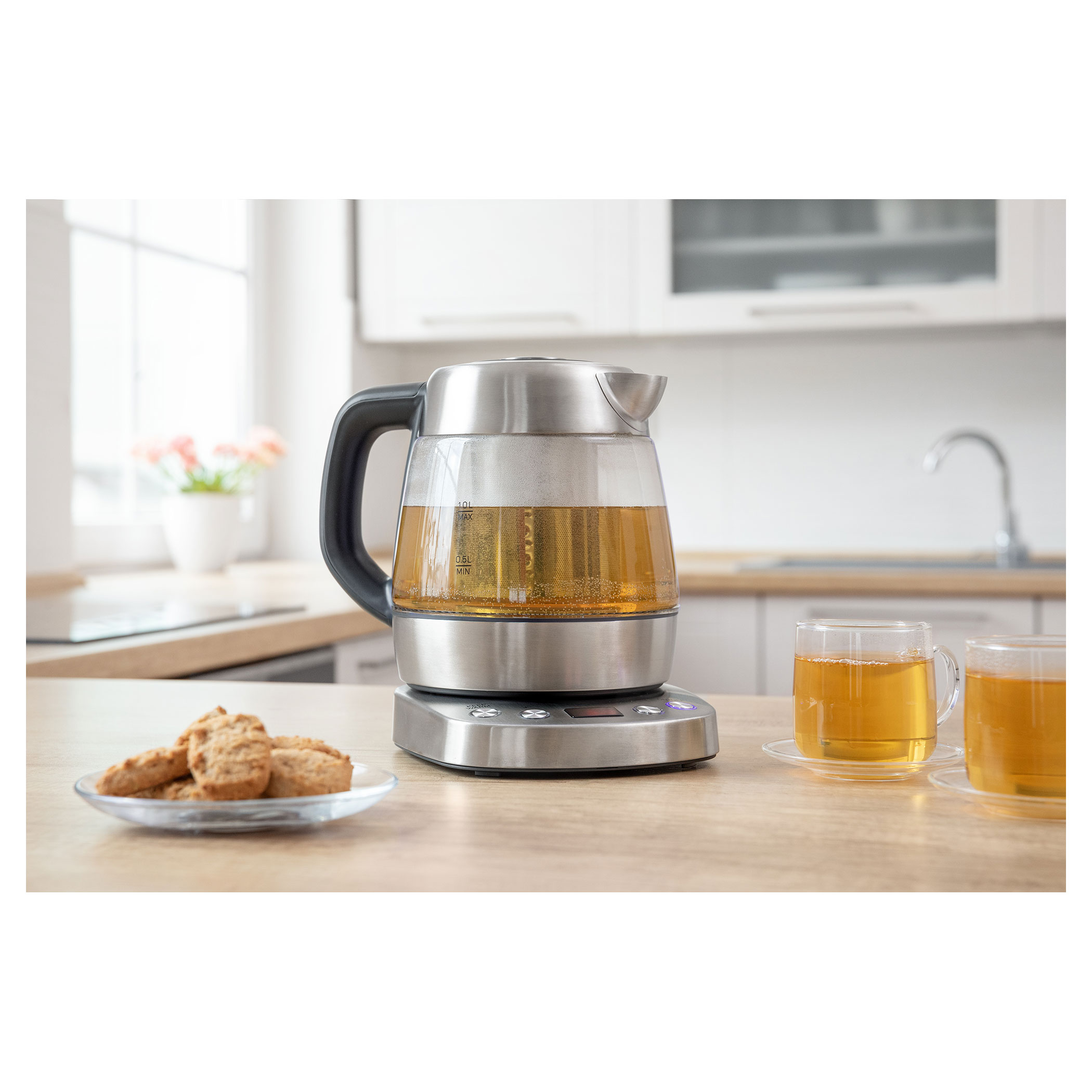 Electric kettle with tea strainer, SWK 1080SS